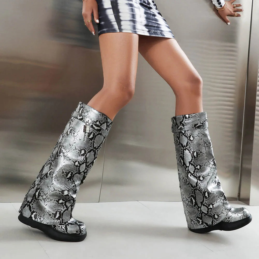 2024 Autumn New Arrival Women's Winter Fashion Colorful Loose Chimney Pipe Wedges Zipper Knee Snake Pattern Large Boot