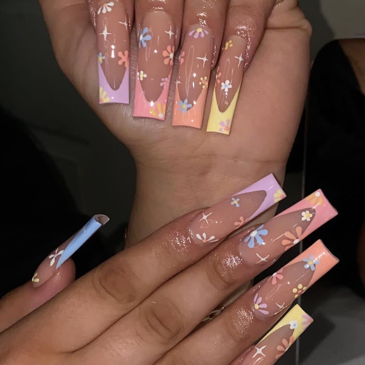 24Pcs Artifical False Nails with Glue Fake Nail Tips with Heart Designs Detachable Press on Nails Long Finished Nails 305