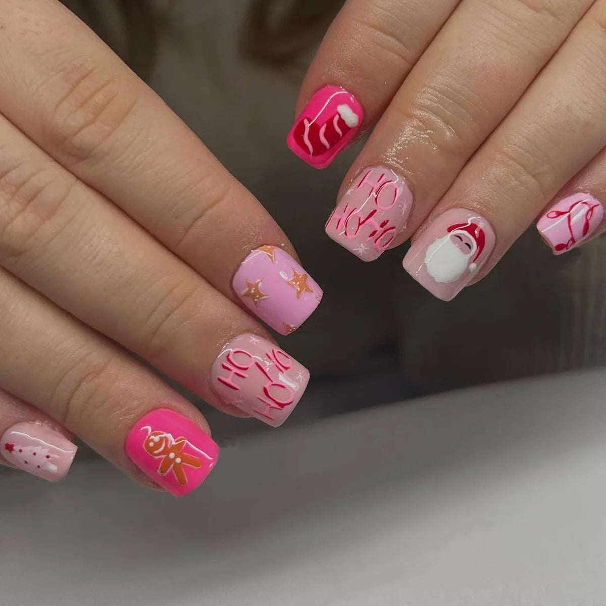 24Pcs Short False Nails Christmas Day Green with French Design Detachable Artificial Fake Nails Simple Press on Nails Tips Art 42