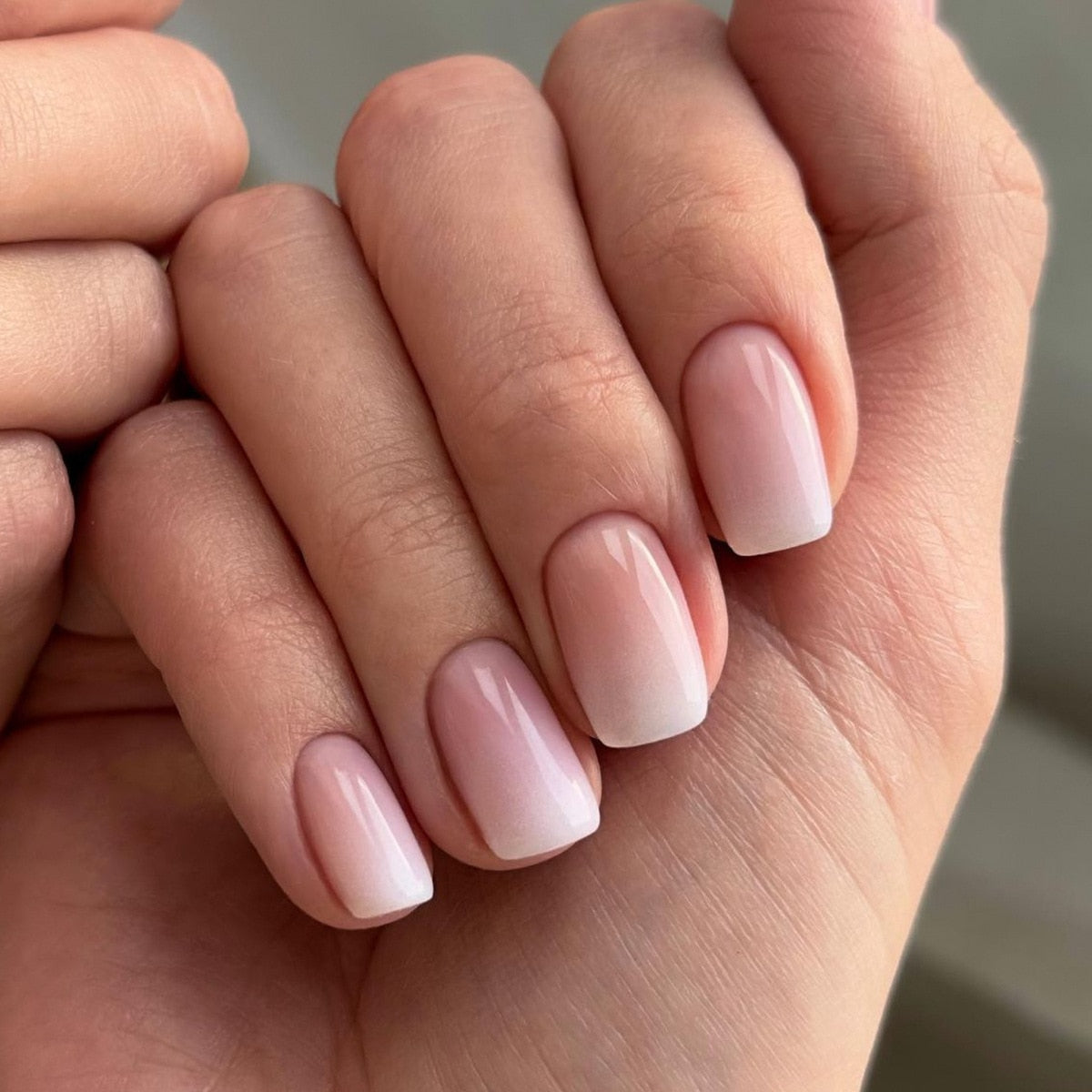 24pcs False Nail Full Cover Fake Nail Elegant Pink Gradient Glitter French Short Nails Coffin Short False Nail Press On Nails AA14