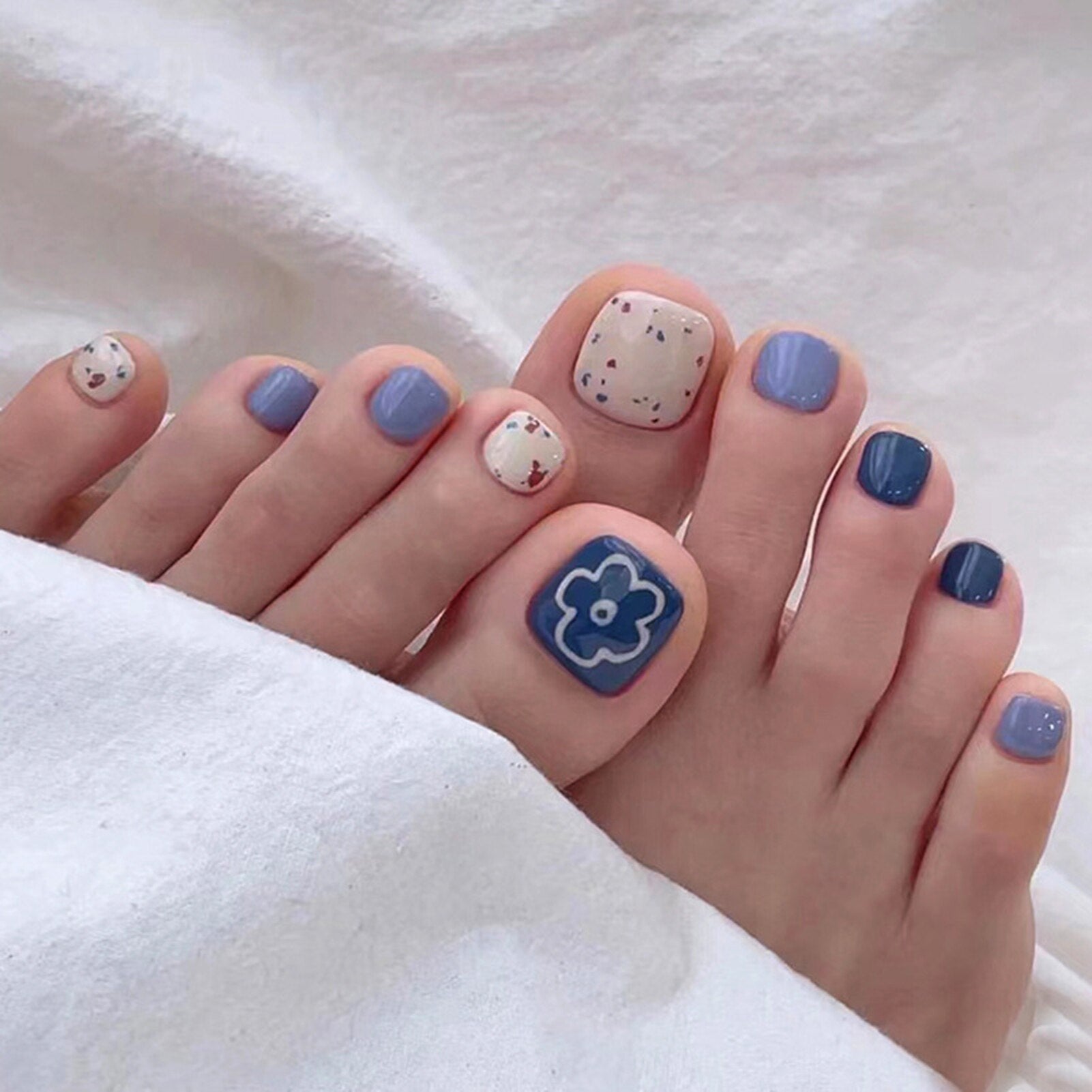 24pcs Ins Flowers Press On Toenails Full Cover French Style Summer Flower Design Beach Acrylic Toe Nail Patch For girls Women Spain 21