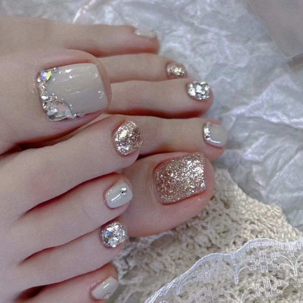 24pcs Shining Crystal French Fake Toenails Full Cover Short Square Toe Nails Foot Nails Tips for Women Girls Toenail Tips 2023 Basso & Brooke