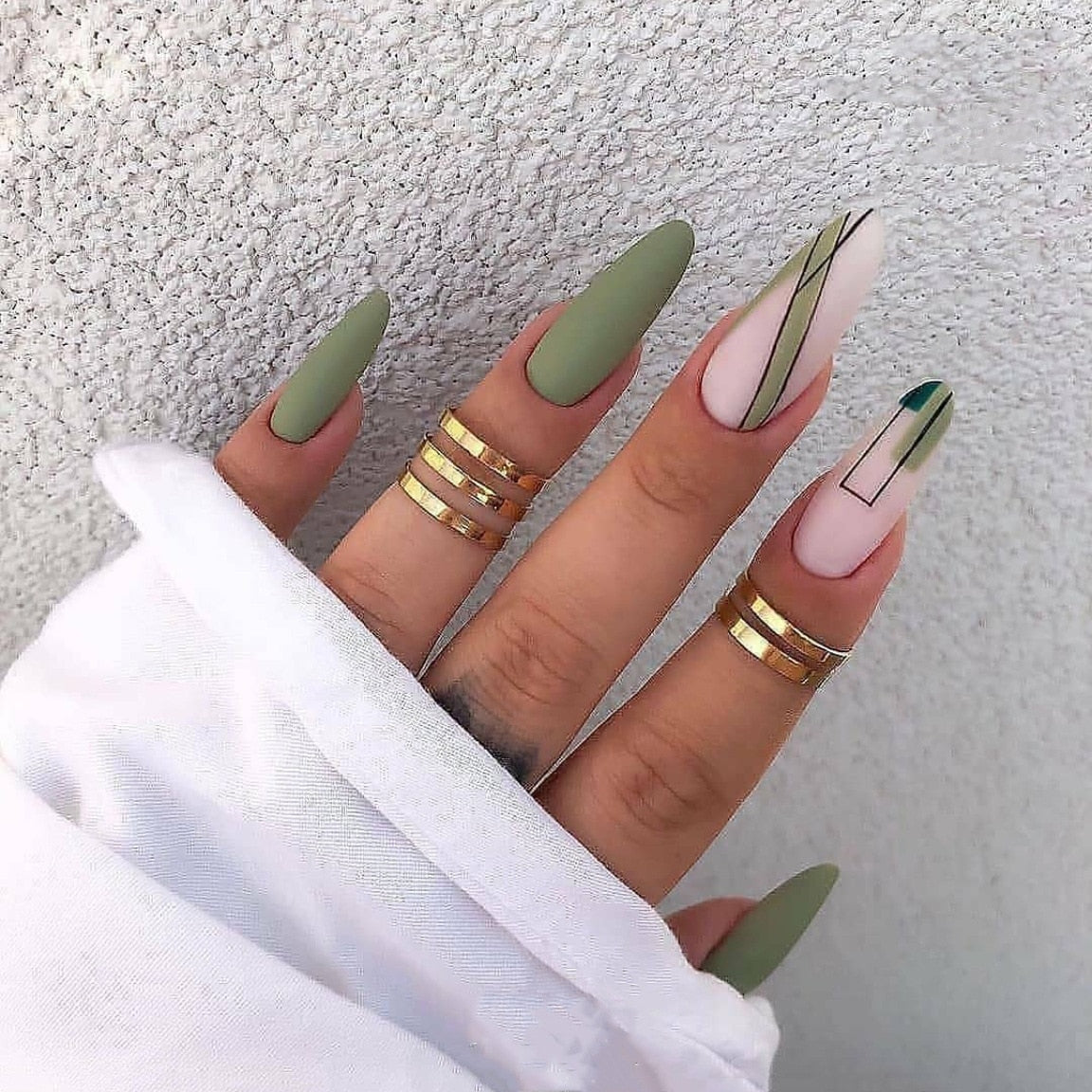 24pcs false nails matte Green Nails Patch with glue Removable Long Paragraph Fashion Manicure press on Nail tips Basso & Brooke