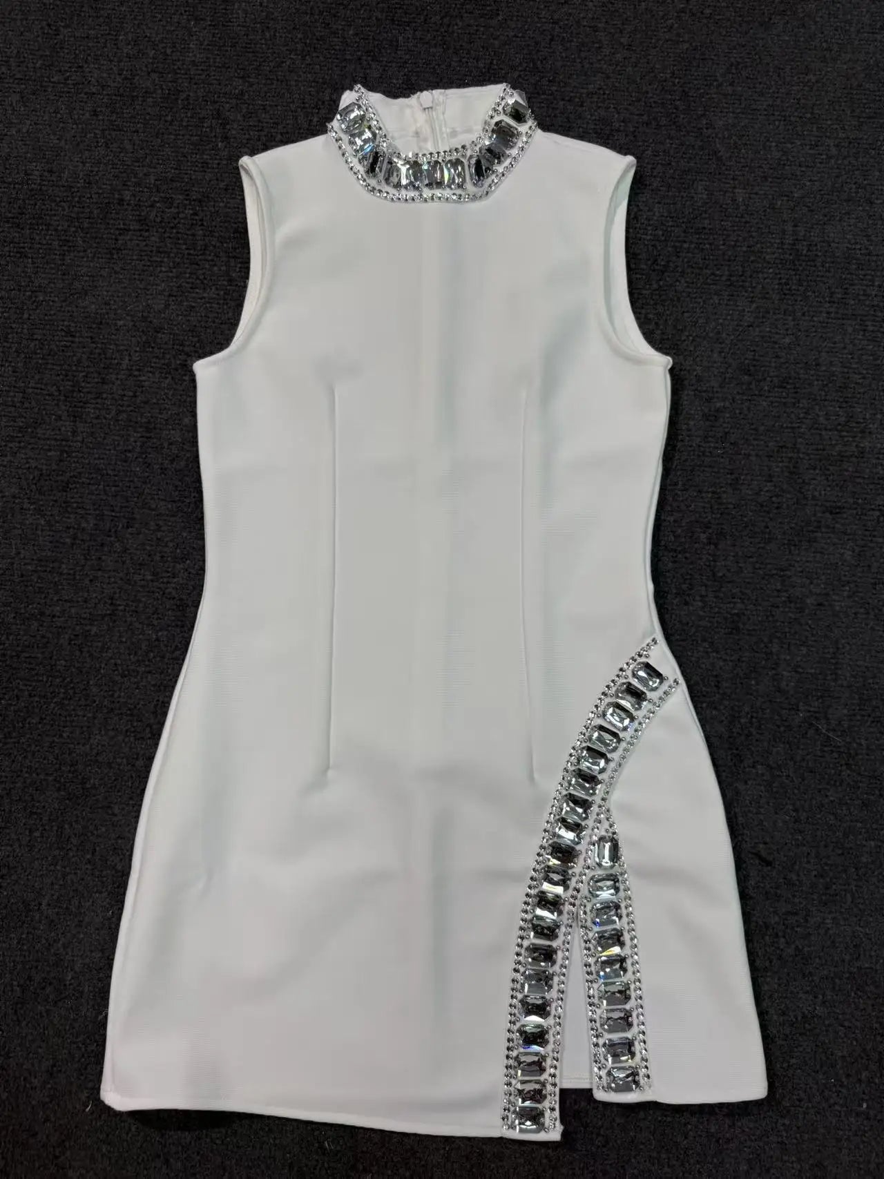Vestido feminino de verão 2025, novo, preto, brilhante, diamante, sem mangas, gola redonda, emagrecedor, bandagem, sexy, moda clube, vestido de festa