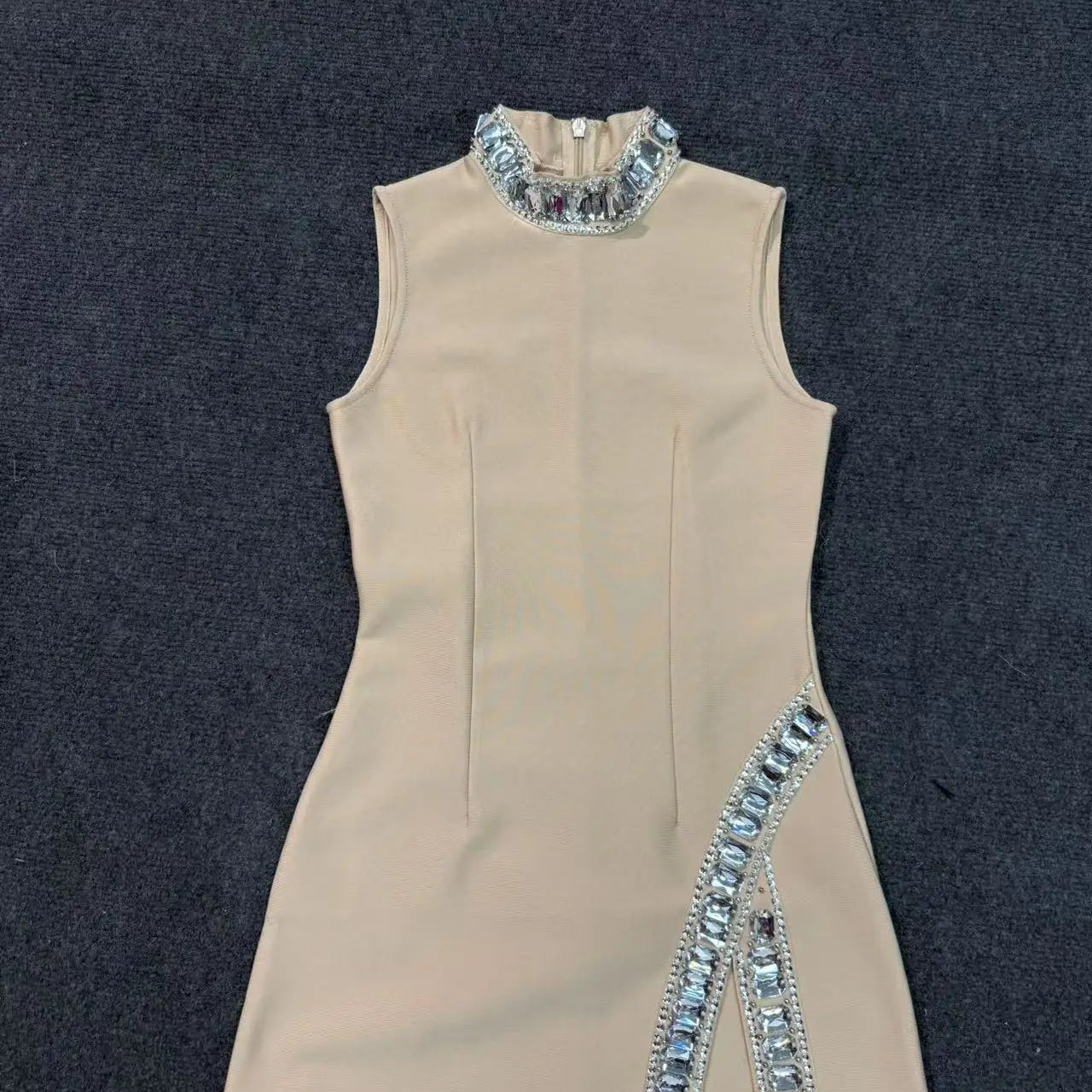 Vestido feminino de verão 2025, novo, preto, brilhante, diamante, sem mangas, gola redonda, emagrecedor, bandagem, sexy, moda clube, vestido de festa