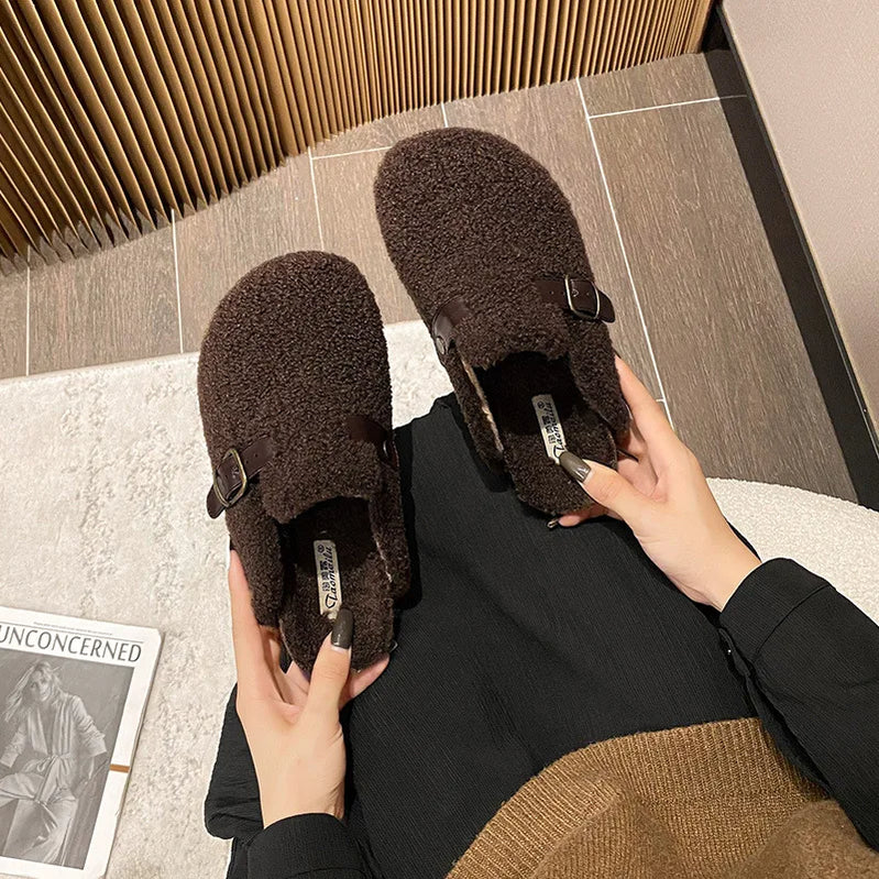 Chinelos femininos de pelúcia quentes para o inverno 2023, sapatos baixos para usar em casa e no escritório, mules casuais femininos, tamanhos 41-43