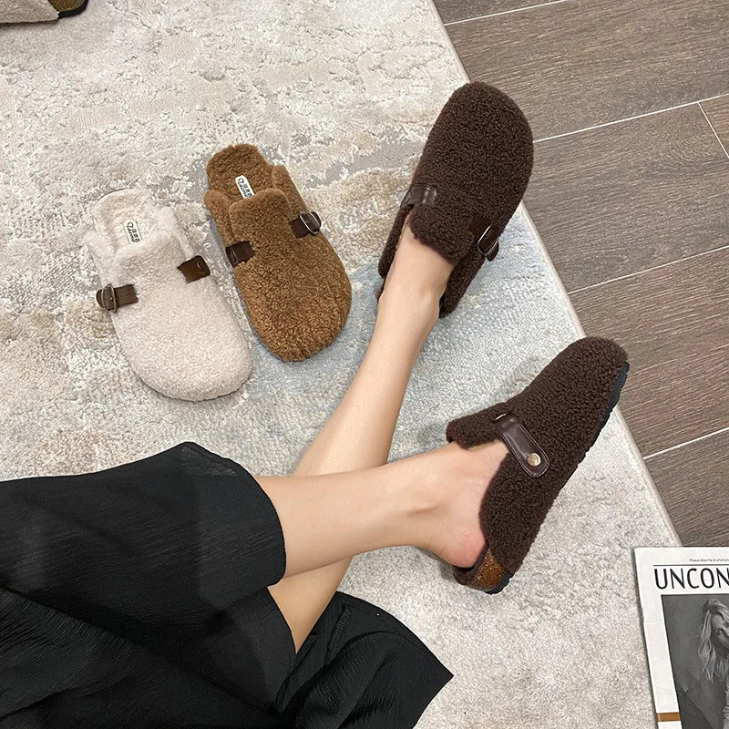 Chinelos femininos de pelúcia quentes para o inverno 2023, sapatos baixos para usar em casa e no escritório, mules casuais femininos, tamanhos 41-43
