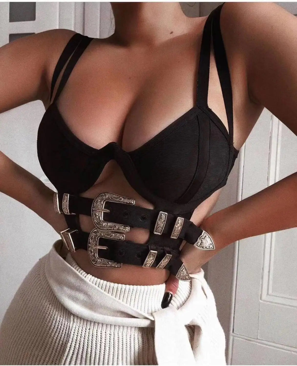 Haut court moulant sexy sans manches à boutons, noir, rouge et blanc, célébrité