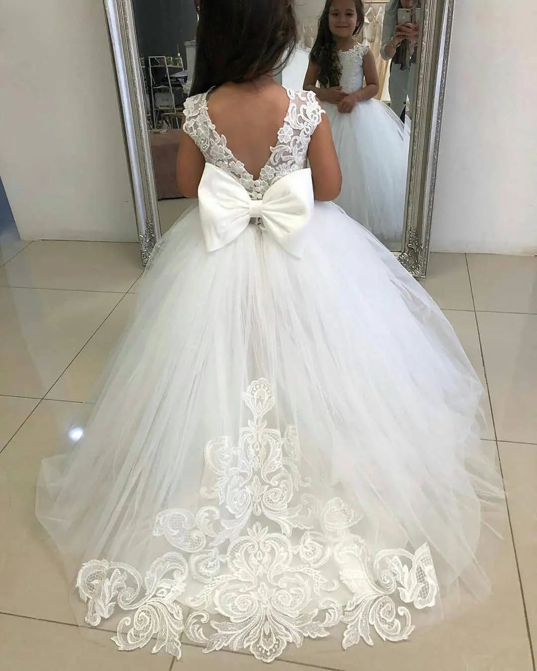 Flowers Gril Dress Camellia Gowns Appqulies Beads Bow With Long Train Backless Buttons Wedddding Party Ball Gown TUTU