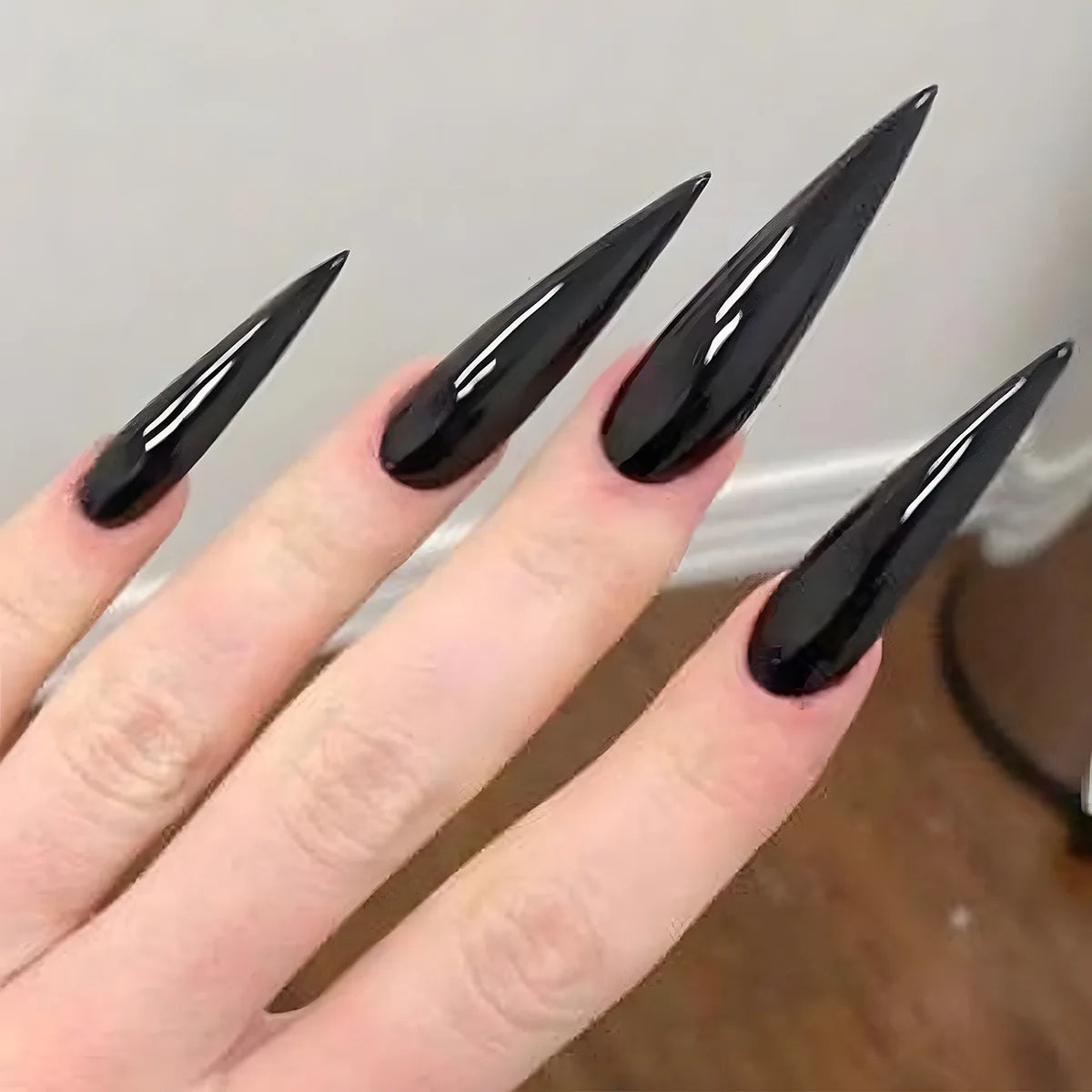 24Pcs Black French Simple Gradient Nail Art Set with Glue Mid-length Almond Fake Nails Wearable Fashion Glossy Acrylic Nail Tips