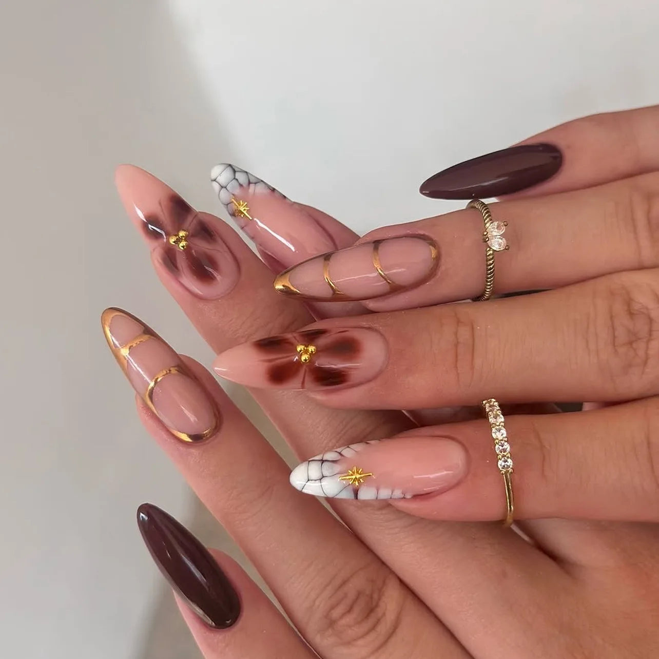24Pcs Snake's Skin Design French False Nails Mid-length Almond Head Press on Nails Brown Flower Pattern Stiletto Fake Nail Tips