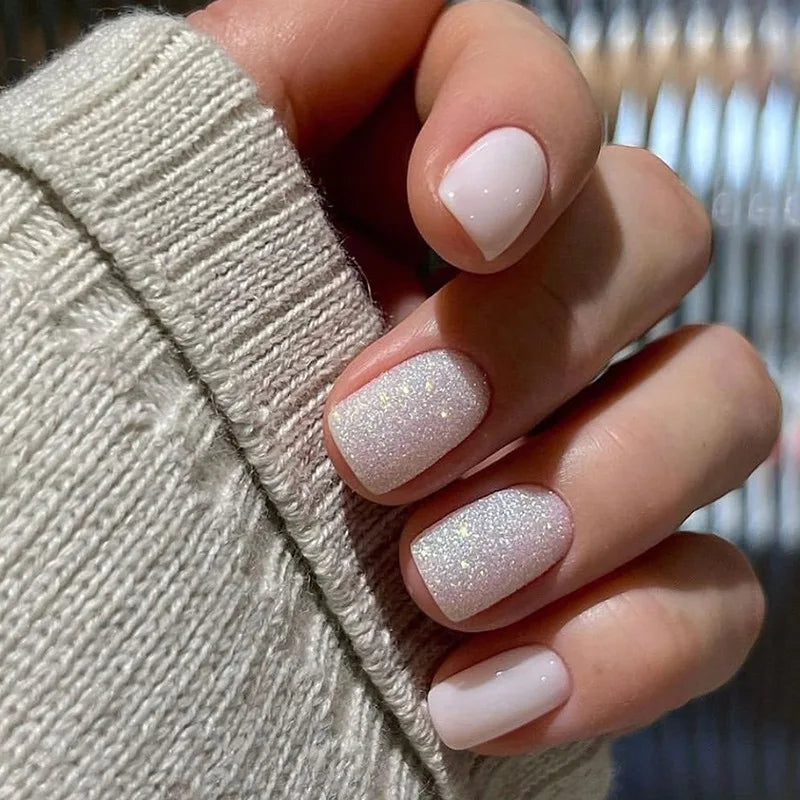 24 peças unhas postiças curtas redondas azul-francês brilhante pérola branco ondulado amor coração cobertura total destacável pontas de pressão