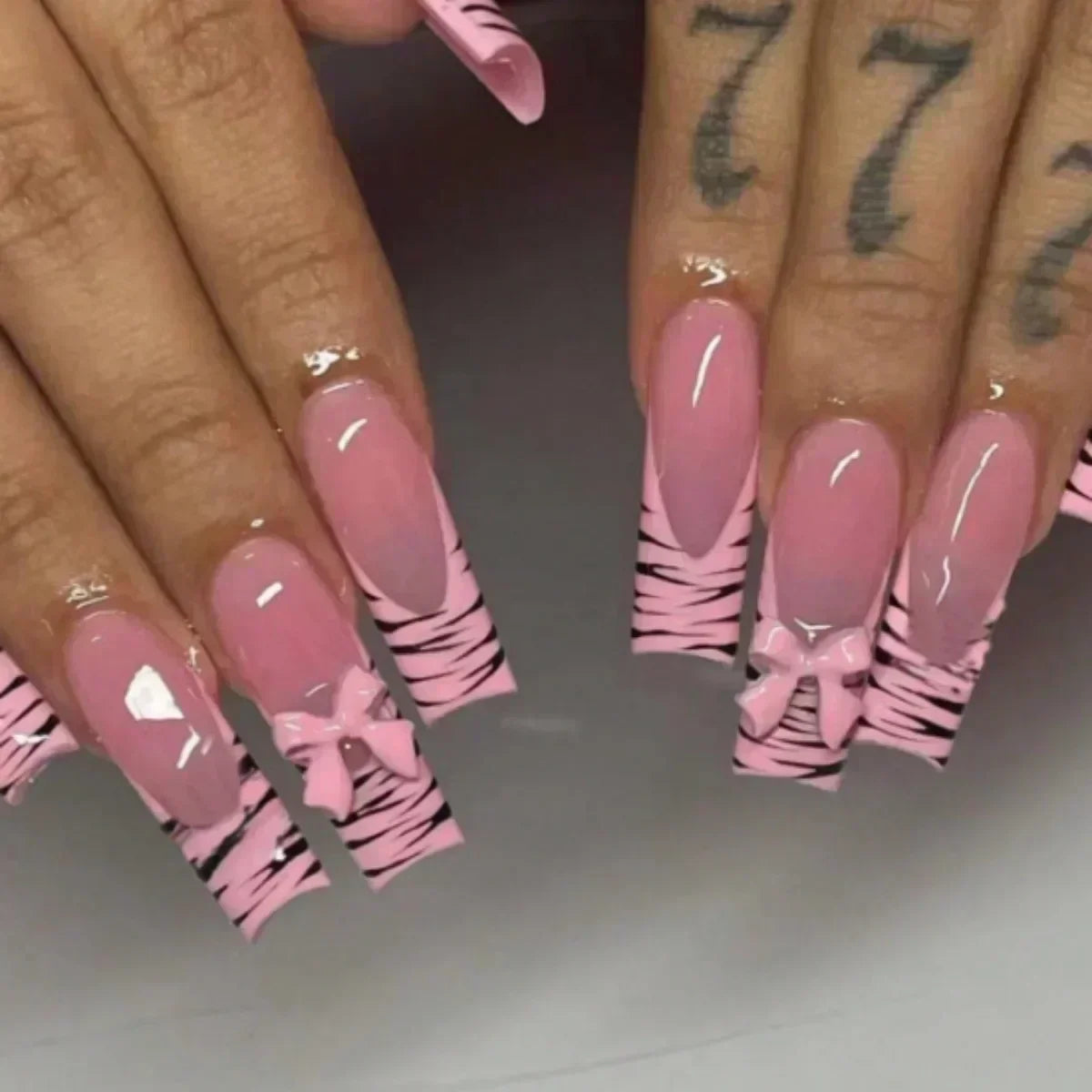 24Pcs French False Nails Pink Zebra Pattern Press on Nails Medium Square Coffin False Nails Y2k Artificial Full Cover Nail Tips