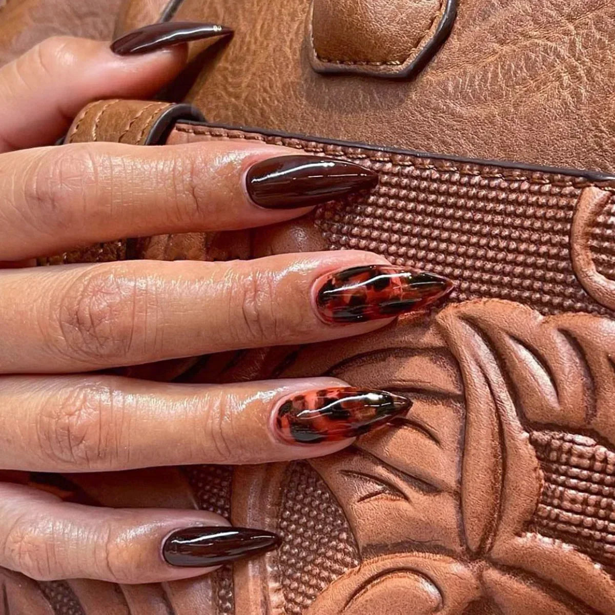 24pcs Leopard Print Almond Fake Press on Nails with Mini Flower Acrylic Fake Nails Retro Sweet Cool Design Press Ons French Nail