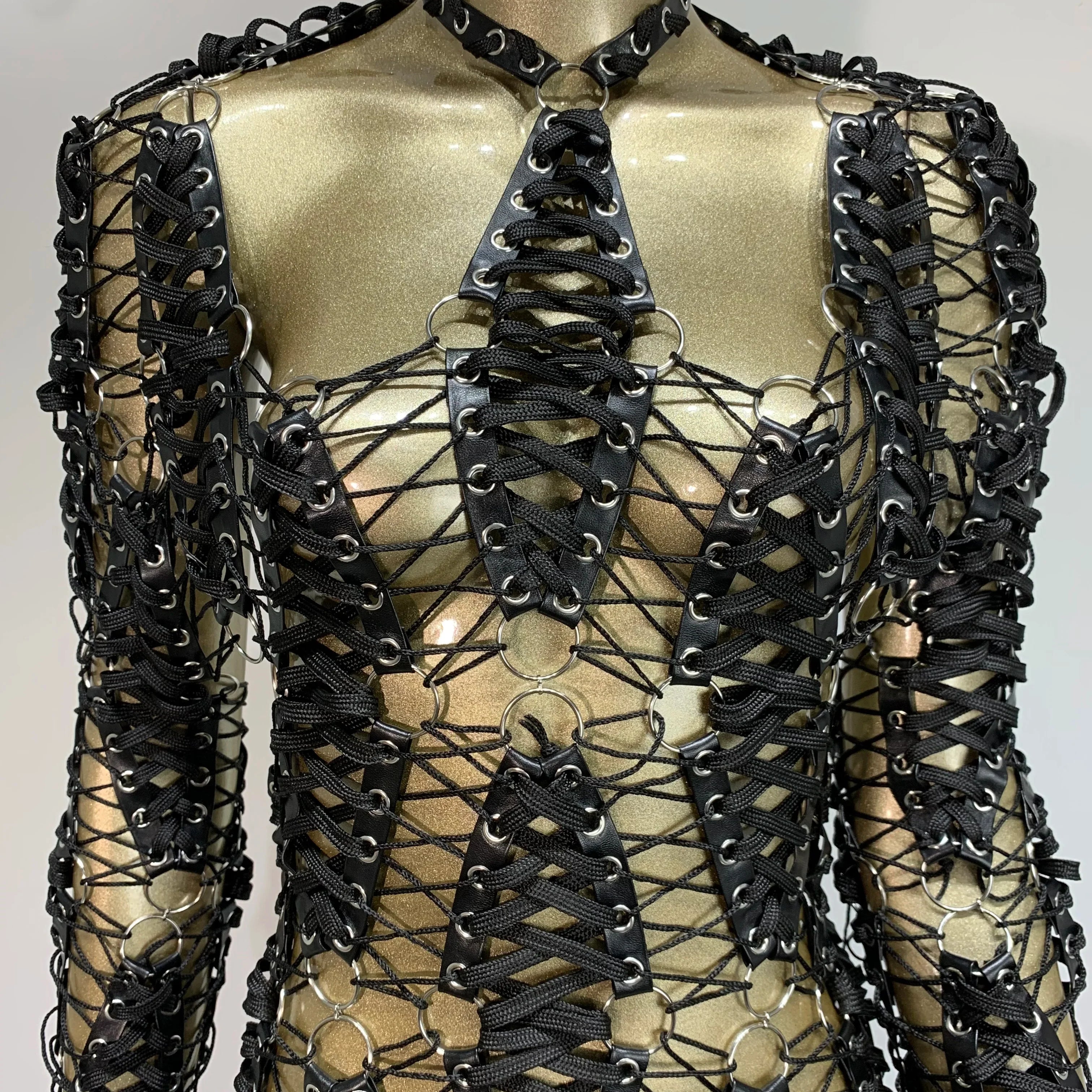 Vestido curto preto sexy de manga comprida com decote em V e costas nuas, elegante para festa e boate