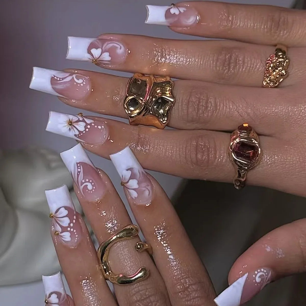 24Pcs Mid-length Square Press on False Nails with White Edge French Flower Fake Nails Detachable Finished Full Cover Nails Tips