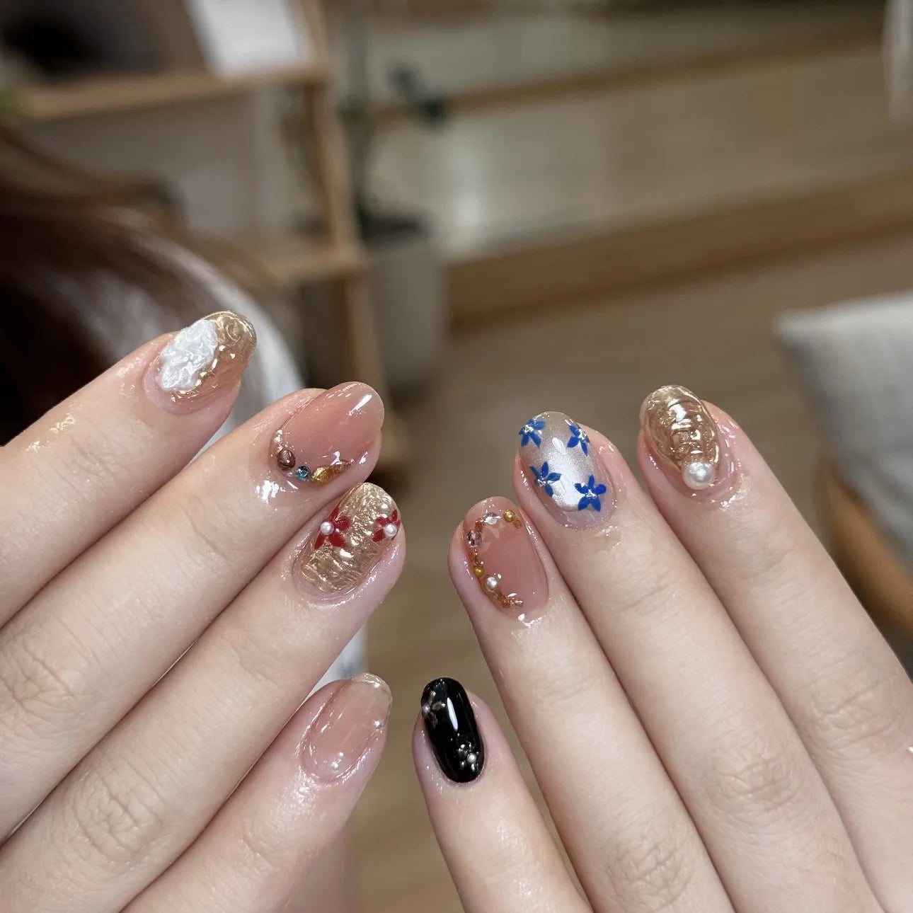 10Pcs Short Oval Glitter Press on Nails with Cool Metallic Star Hand Draw Design Fake Nail Almond Detachable Nail Tips for Women