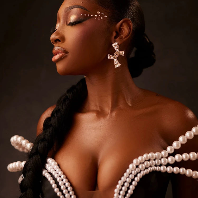 VC Chic Off-Shoulder Black Maxi Dress with Pearl Cut out High Slit Design for Gala Party Glamorous Gown