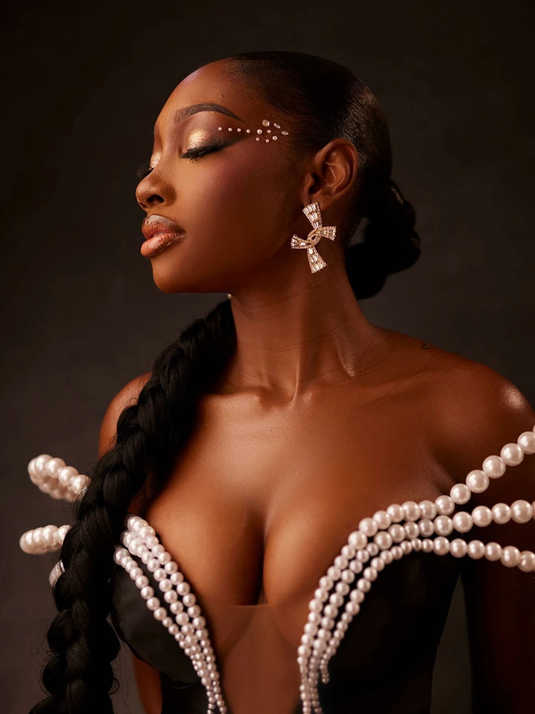 VC Chic Off-Shoulder Black Maxi Dress with Pearl Cut out High Slit Design for Gala Party Glamorous Gown