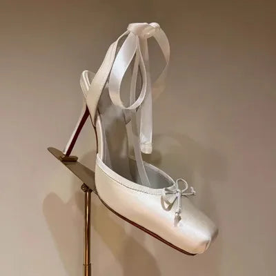 Sapatos de salto alto femininos com cadarço, bico quadrado, salto fino, plataforma, plissado, sandálias de luxo para casamento