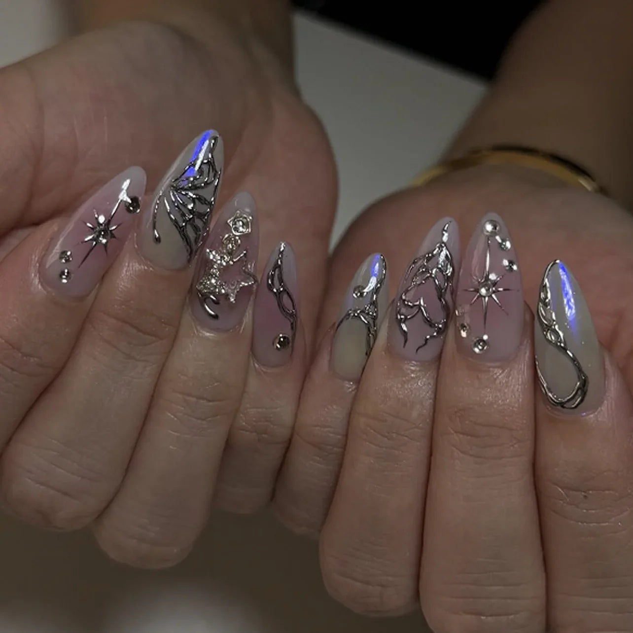 3D Gold Glitter Fake Nail Mid-length Almond Spice Girls False Nails with Stiletto Detachable Nail Tips Art Press on Nails 24Pcs