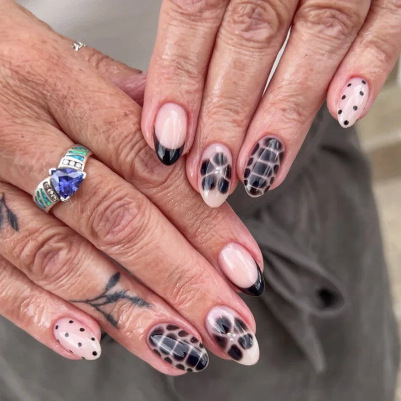 24pcs Leopard Print Full Cover Nail Autumn Short Almond Nails Sets Press on Simple Black False Nail Finished Wearable Fake Nail