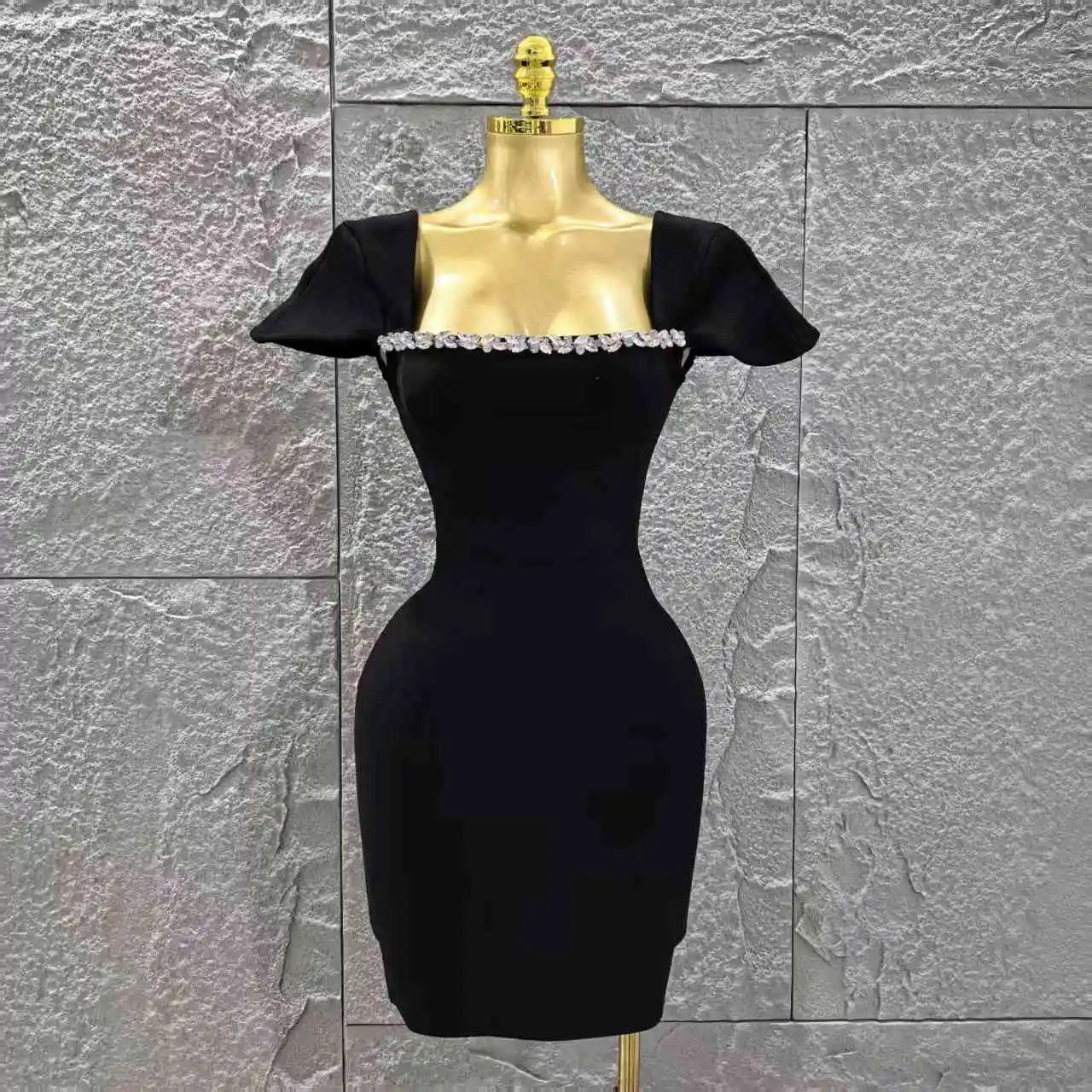 Vestido curto sexy preto e vermelho, manga curta, gola quadrada, justo, mini vestido bandage, boate, festa, comemoração de aniversário, moda