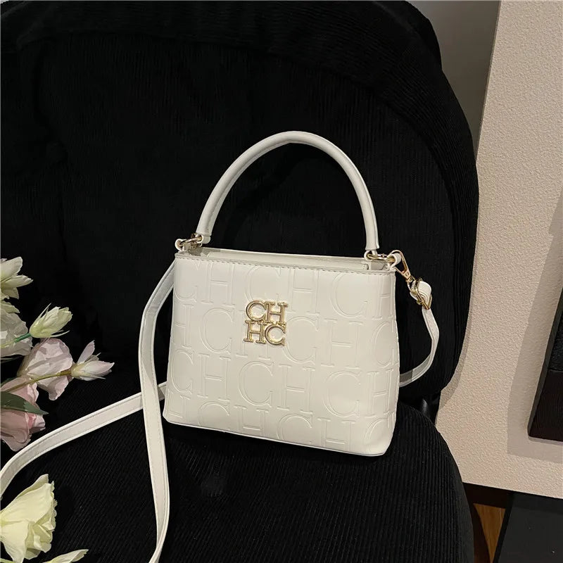 Hot-selling Luxury Paris Trend Portable Bag Shoulder Bag Fashion Designer Large Capacity Versatile Compartment Women's Bag