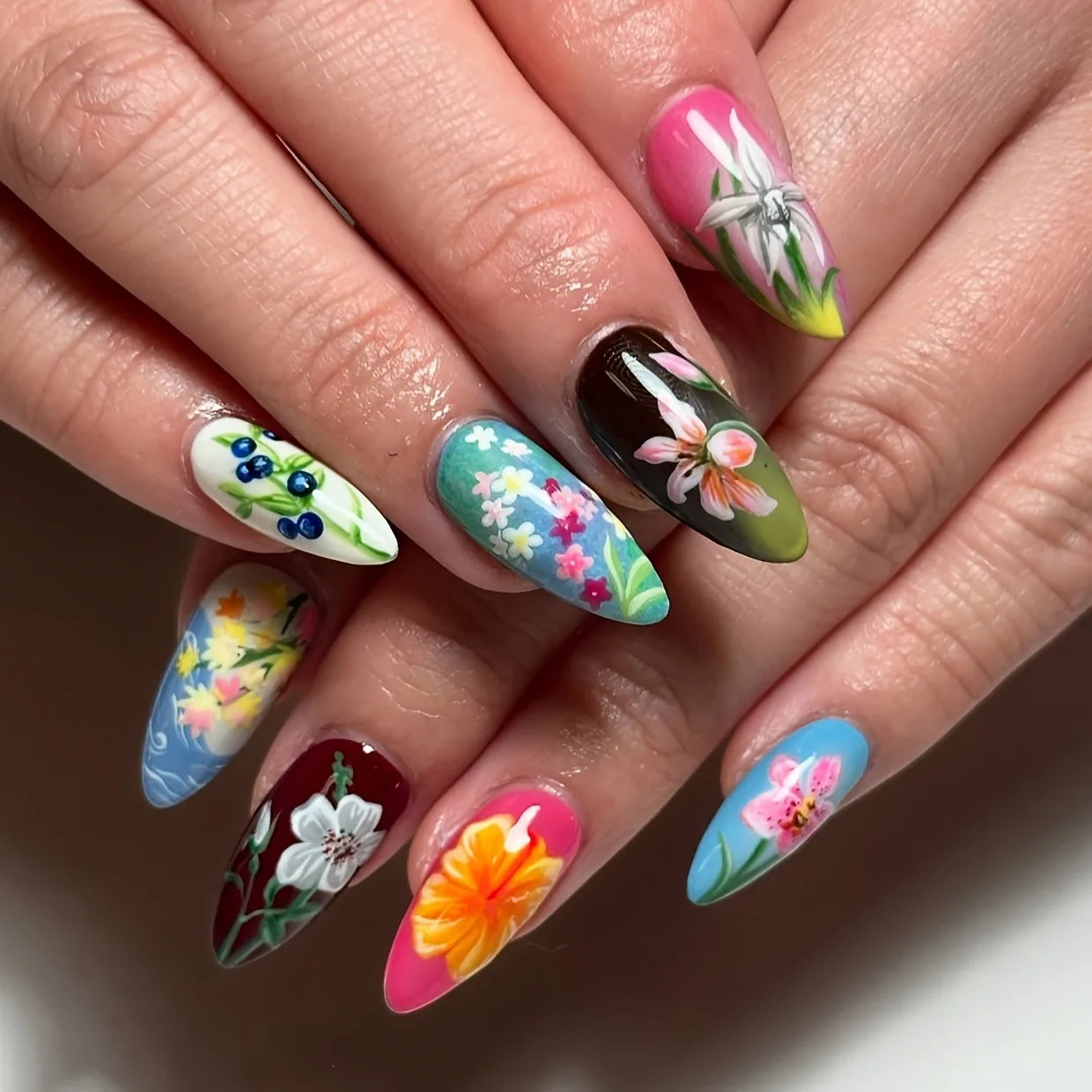 Lot de 24 faux ongles mignons en forme de dessin animé, imprimés à l'huile, motif amande, pour fille épicée