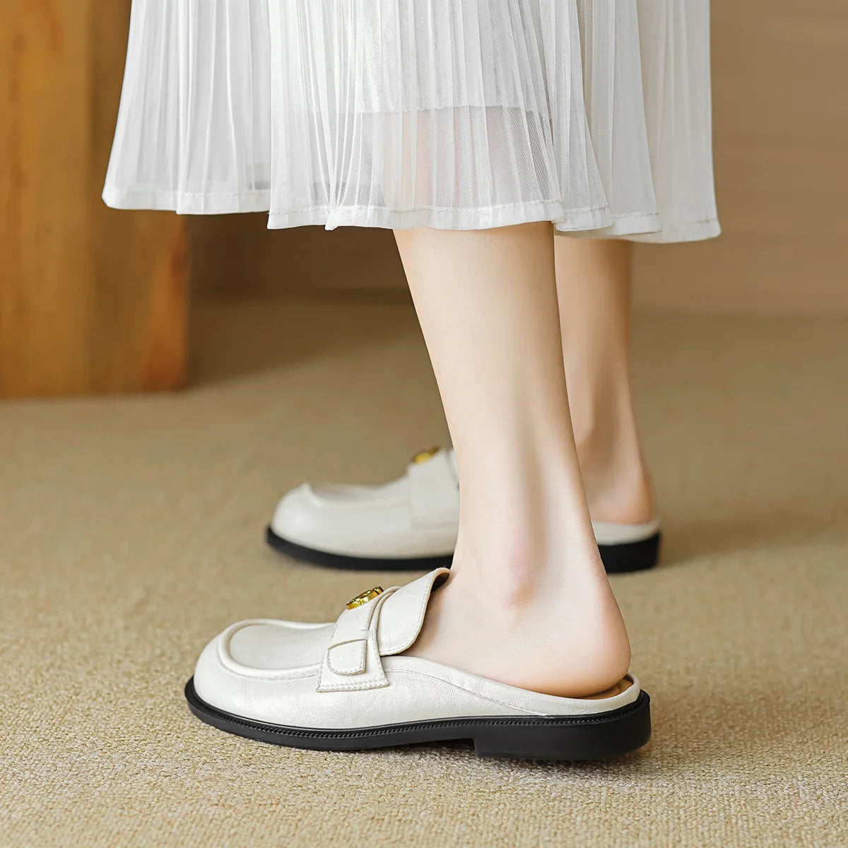 Spring new women's flat slippers British style black Metal decoration Ladies casual mules Work and outdoor wear Large size 41-43