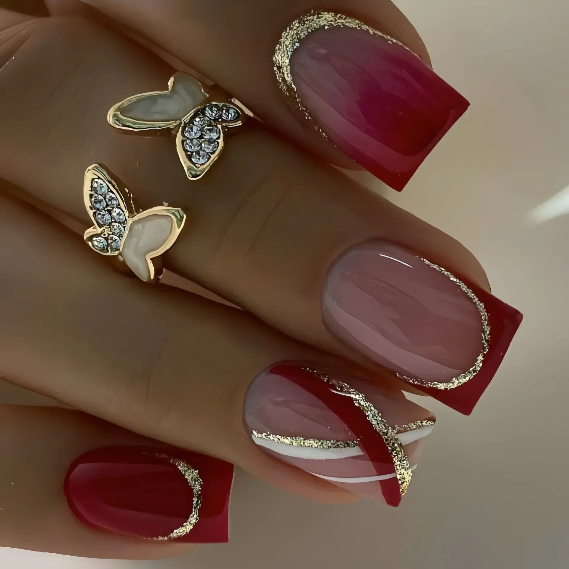24 peças unhas postiças quadradas curtas médias brilhantes arte de unha branca usável unha postiça prateada francesa cobertura total pressione pontas de unhas