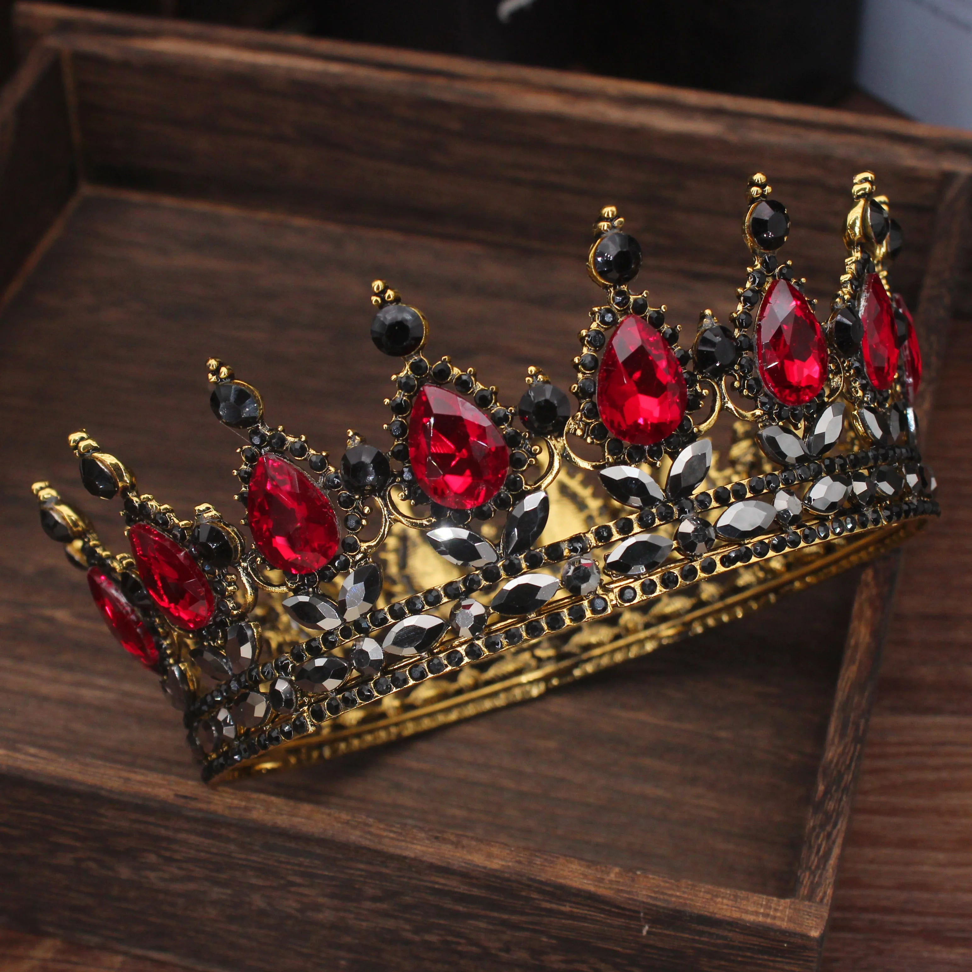 Crystal Queen King Tiaras and Crowns Bridal Diadem For Bride Women Headpiece Hair Ornaments Wedding Head Jewelry Accessories vintage Gold Red