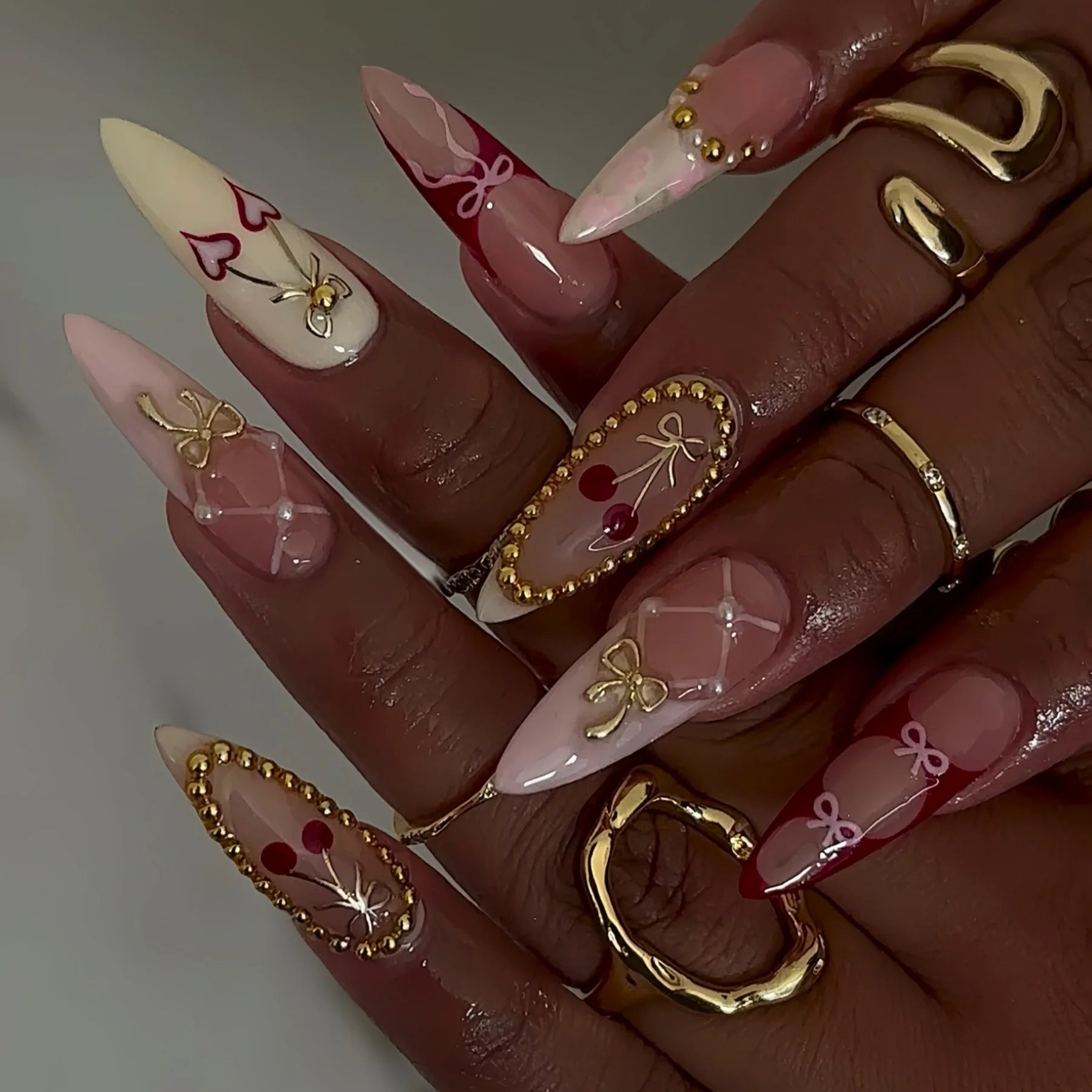 24pcs Leopard Print Almond Fake Press on Nails with Mini Flower Acrylic Fake Nails Retro Sweet Cool Design Press Ons French Nail
