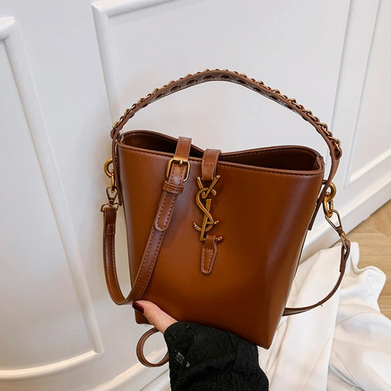 Elegant Leather Classic Commuter Bag With Trendy Letter Logo Solid Color Large Capacity For Women