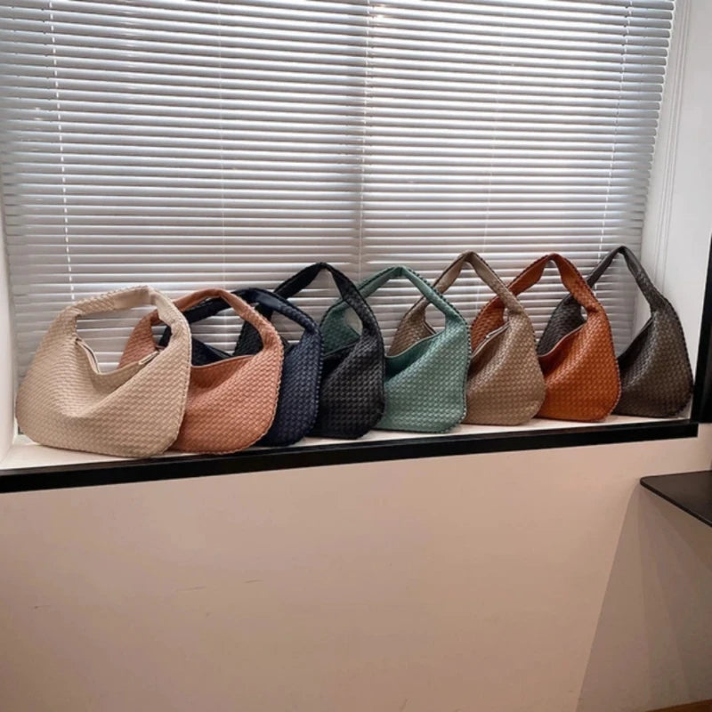 Woven Bag French High-end Women's Atmospheric Versatile One Shoulder Underarm Bag Niche Texture Portable Commuting Bag