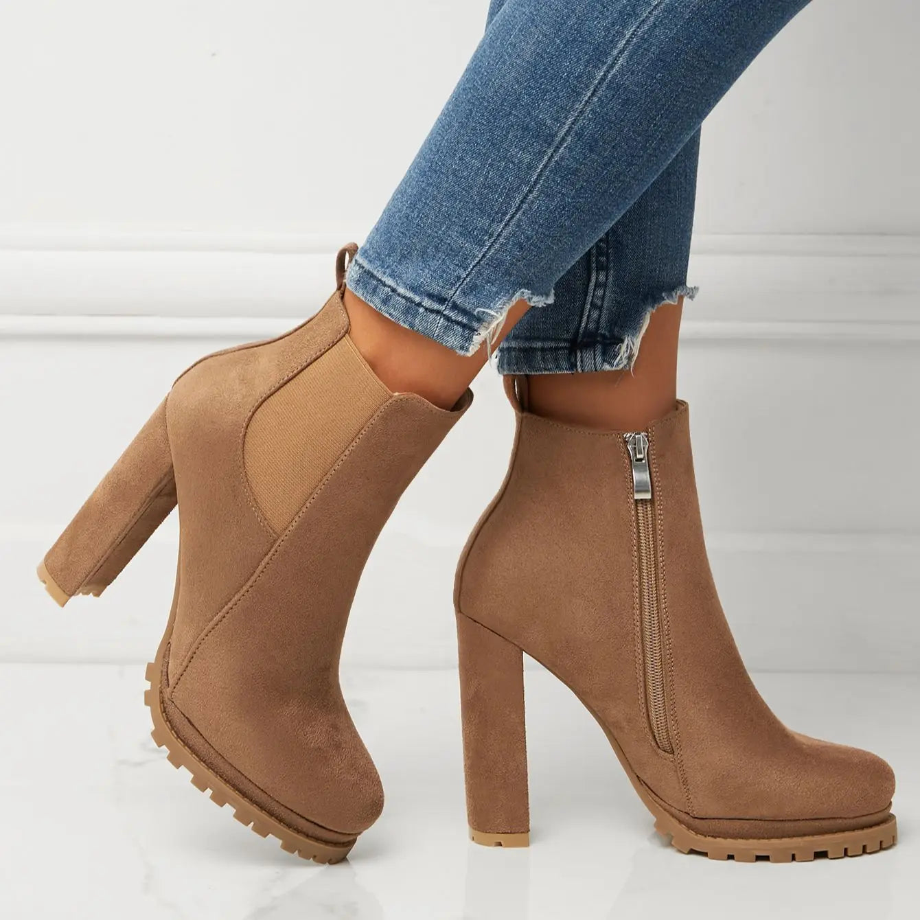 Autumn And Winter Women's Imitation Deer Skin Round Head Thick High Heeled Chelsea Boots, Women's Combat Boots