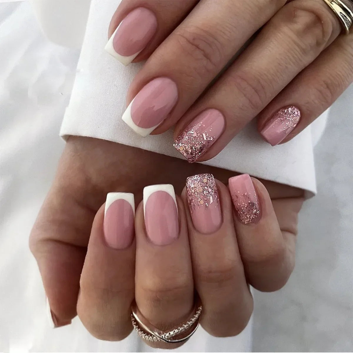 24 peças unhas curtas retrô com design de flores, arte para manicure, unhas postiças rosa, unhas postiças quadradas vestíveis, pontas de unhas com cobertura total