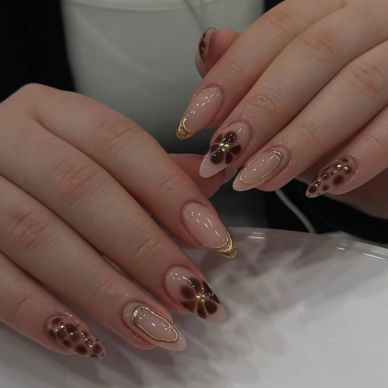 24pcs Retro Almond Press On Nails Brown Marble Cracks Ice Flower Printed False Nails European Wearable French Style Fake Nail