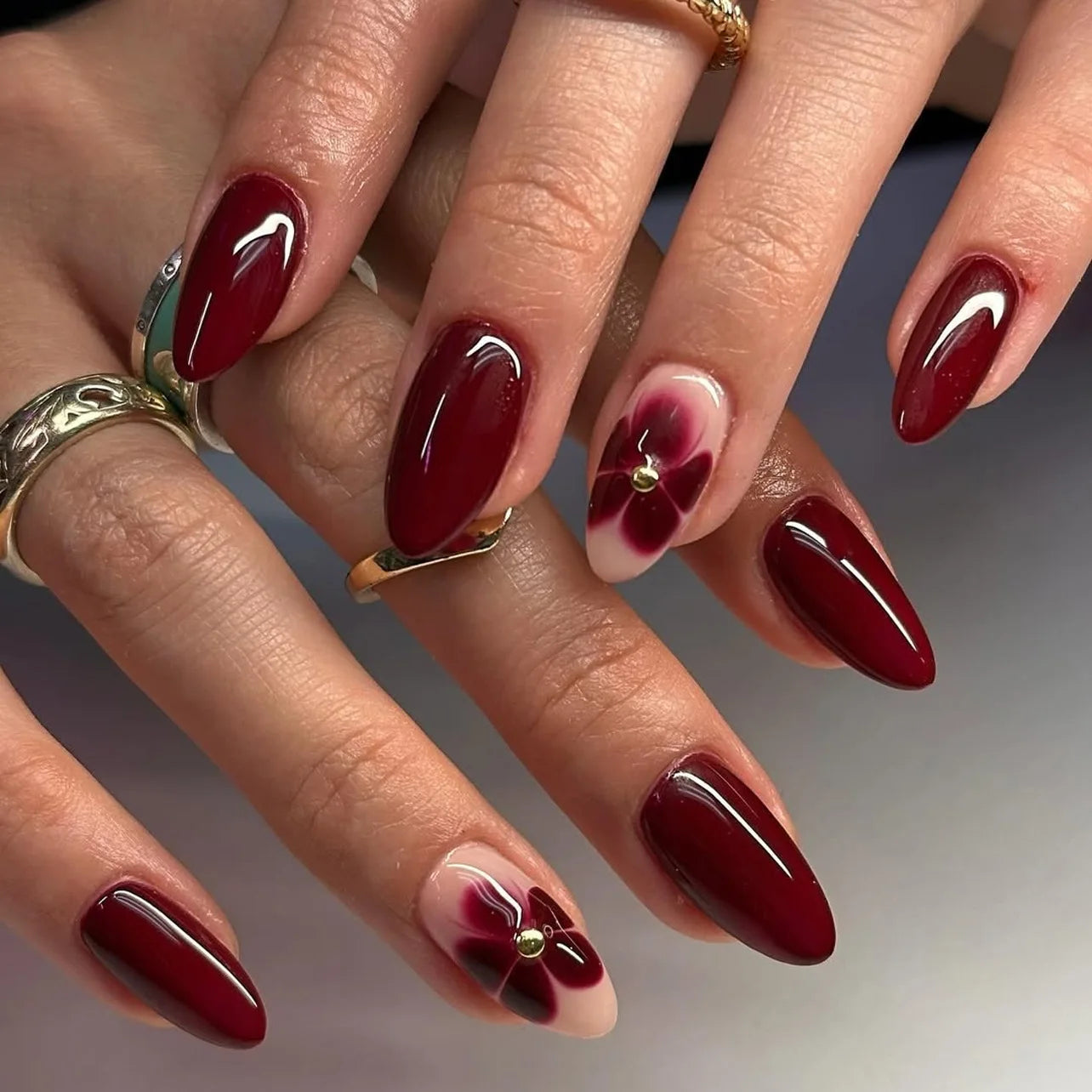 24Pcs Fashion Wine Red Press on Nails French Fake Nail Tips Short Almond Bow Design False Nails Set Wearable Full Cover Manicure