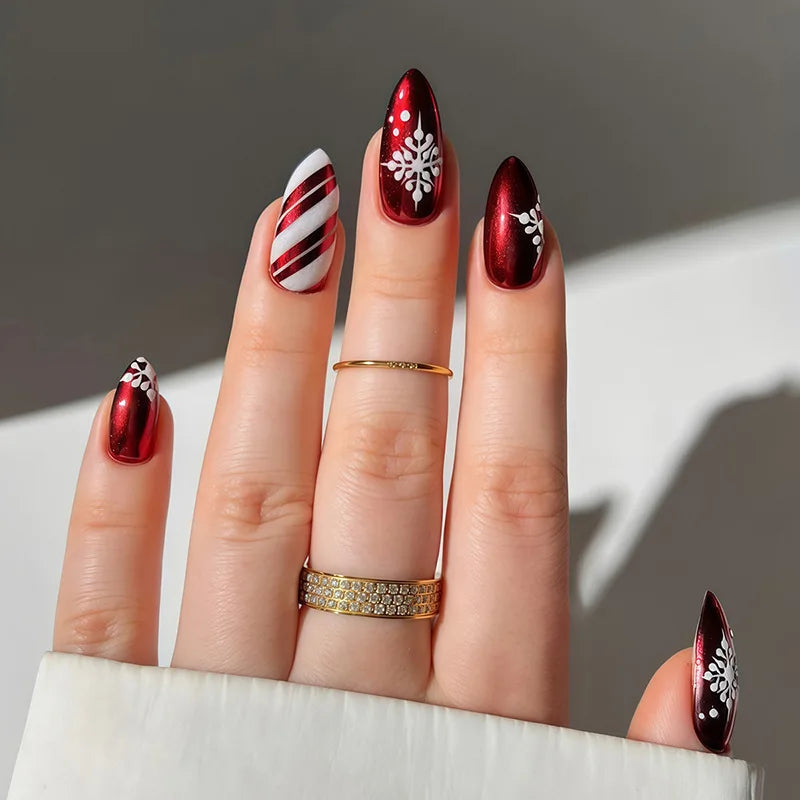 Christmas Fakse Nails 24Pcs Glossy Red Almond Press On Nails Snowflake/Striped Printed Women New Year Party Charm Manicure