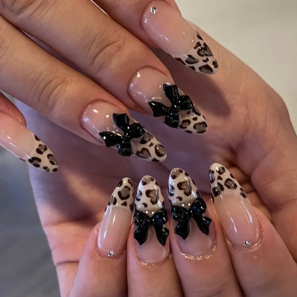 24Pcs French Leopard Print Fake Nails 3D Flower Almond Stiletto Nails Detachable Acrylic Press on Nails Full Cover Nail Tips Art