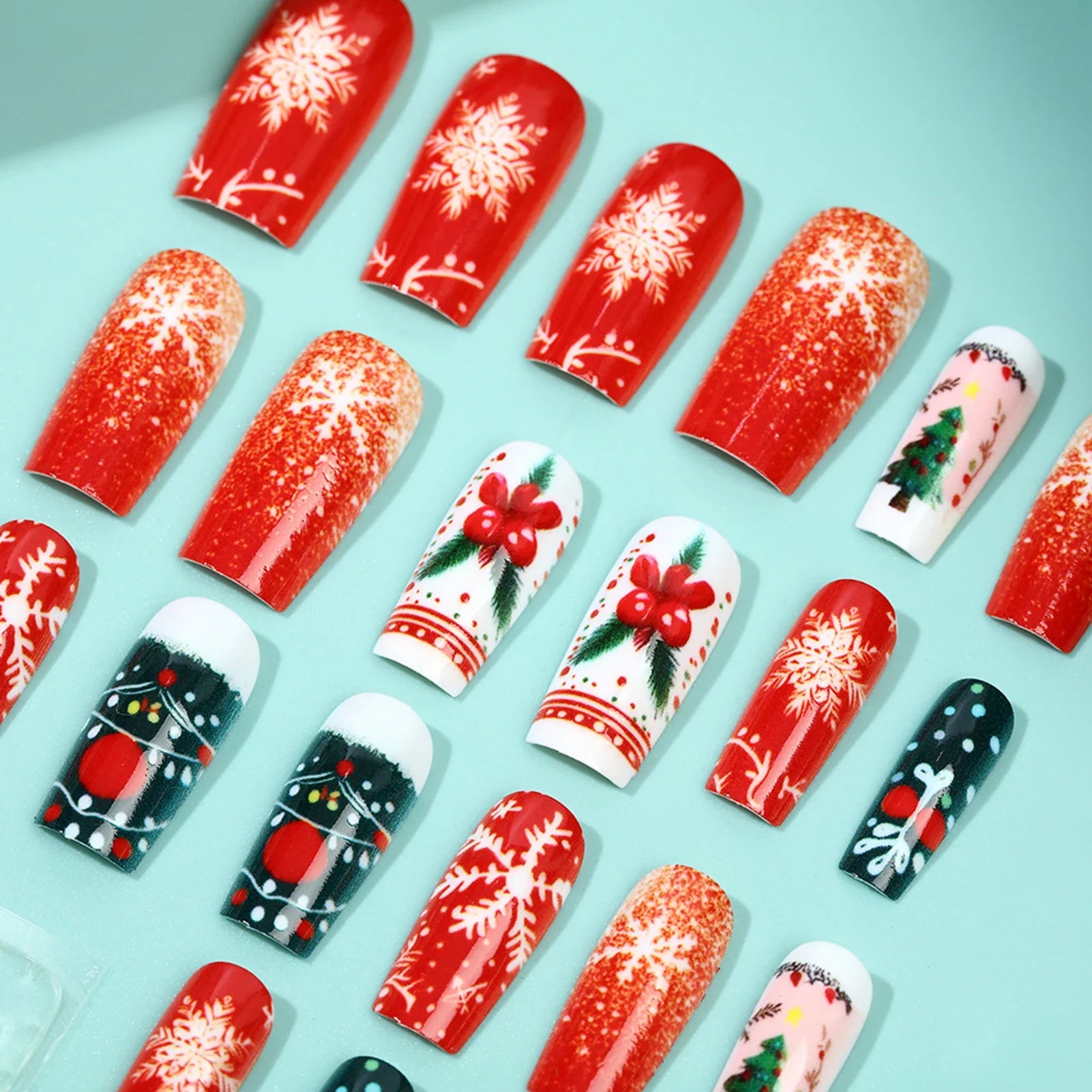 Christmas Fake Nails 24Pcs Medium-length Squre Press On Nails Xmas Tree/Snowflake Printed Women Girls Charm Manicure Nails Art