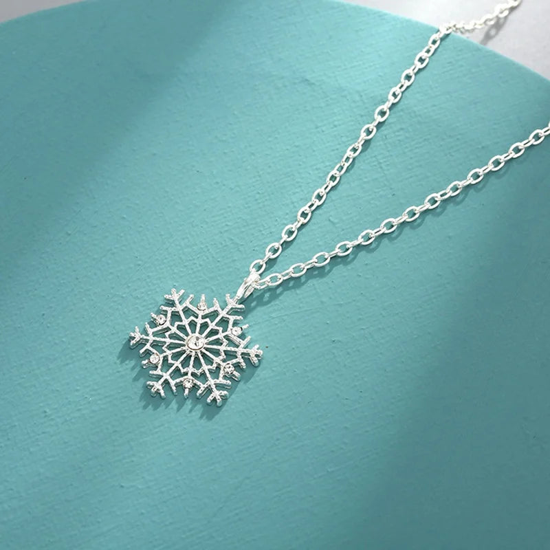 Merry Christmas Exquisite Zircon Elk Necklaces for Women Luxury Crystal Deer Pendant Clavicle Chain Necklace Festival Jewelry