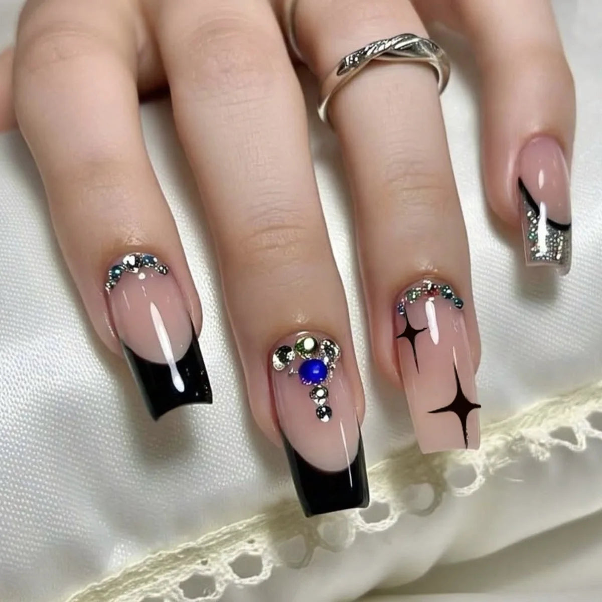 24Pcs Mid-length Summer Sweet Square Coffin Nails Set Pink Flowers Pattern Diamond French Wearable False Nails Lovely Manicure