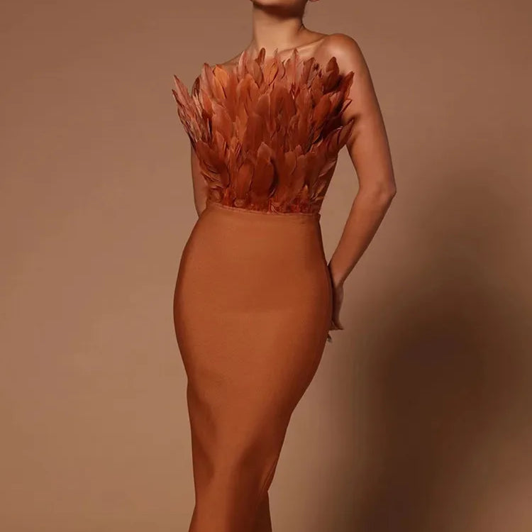 Vestido de verão feminino, sexy, sem alças, costas nuas, marrom, rosa choque, com penas, bodycon, elegante, para festa à noite