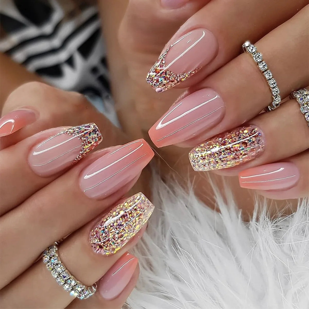 24 peças unhas postiças quadradas curtas médias brilhantes arte de unha branca usável unha postiça prateada francesa cobertura total pressione pontas de unhas