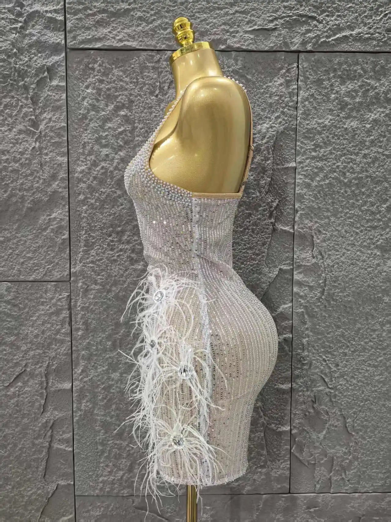 White Color Women Sleeveless Sexy V-Neck Feathers Beading Bodycon Mini Dress Celebrate Nightclub Party Bar Singer Fashion Outfit