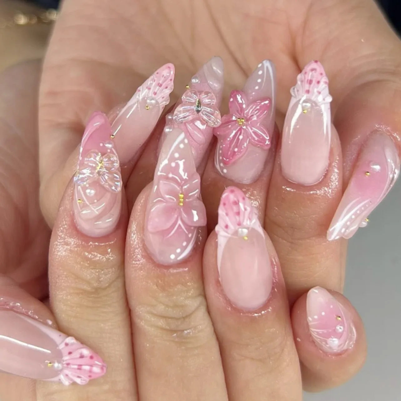 24pcs/set Medium fake nails for women girls 3D embossed flowers butterfly shell designs Summer almond tips press on false nail