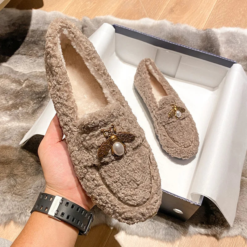 Women's Winter Plush Shoes Wear non slip warm flat bottomed snow boots Fashion belongs to decorative design Large 41-43