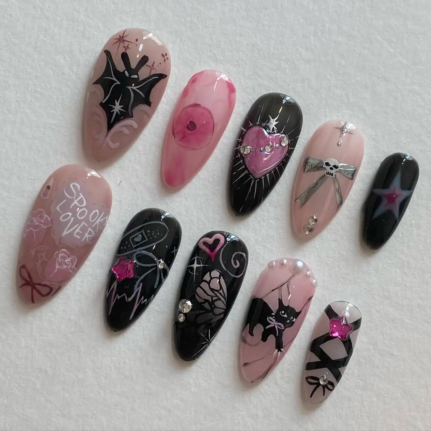 24Pcs short black halloween almond wearable fake nails with red rhinestone design simple nail art full cover nail tips for girls